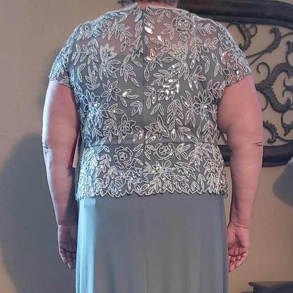 mother of the groom plus size dress - Picture 3 of 5